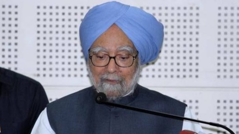 डॉक्टर मनमोहन सिंह को आज महानायक बता रही है जो कॉन्ग्रेस, उसने बार-बार उन्हें किया अपमानित: कभी ‘जोकर’ तो कभी अध्यादेश फाड़कर उछाली इज्जत, पढ़ें- चार घटनाएँ