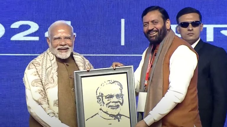 जहाँ से PM मोदी ने फूँका था ‘बेटी बचाओ, बेटी पढ़ाओ’ का बिगुल, अब वहीं से लॉन्च किया ‘बीमा सखी’: 10वीं पास महिला भी करेंगी कमाई, LIC की योजना के बारे में जानिए सब कुछ