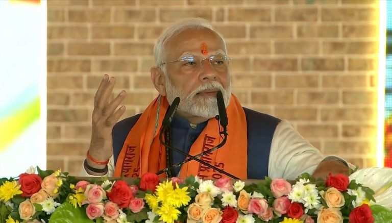 ‘विरासत के साथ विकास पर ध्यान, धार्मिक शहरों को भव्य और दिव्य स्वरूप देने का अभियान’: प्रयागराज में बोले PM मोदी