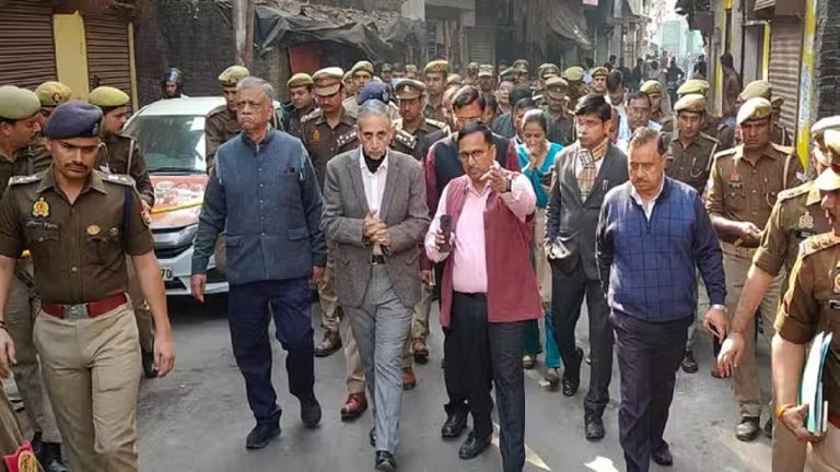 संभल में कड़ी सुरक्षा, जामा मस्जिद से लेकर गलियों-बाजारों का न्यायिक आयोग की टीम ने लिया जायजा: कहाँ से आए पत्थरबाज, किसने मुस्लिम भीड़ से करवाई हिंसा… सबकी पड़ताल