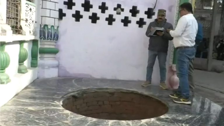 संभल में जहाँ प्राचीन कुआँ, वहाँ चारों तरफ दफन है मुस्लिमों की लाश: SDM ने कराया निरीक्षण, कब्रिस्तान के पास ही 68 तीर्थों में से एक गोपंच तीर्थ जर्जर हालत में