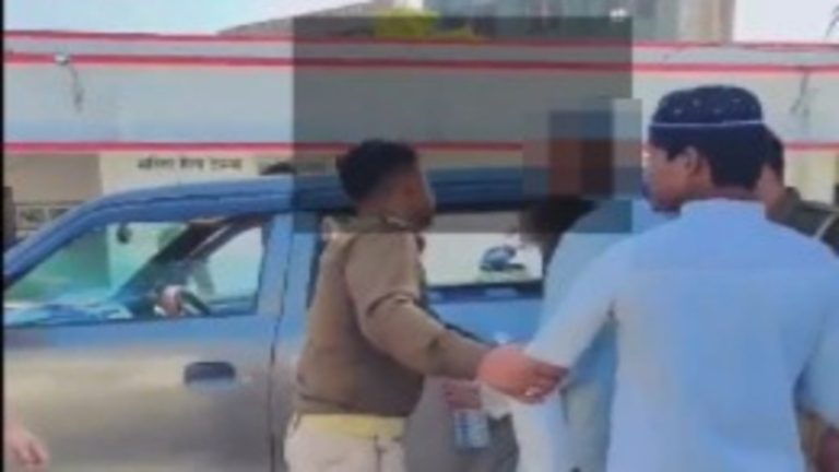 संभल की मस्जिद में 13 साल की लड़की से रेप की कोशिश, मौलाना के भाई ने बनाया बंधक: चीखती-चिल्लाती रही पीड़िता, करता रहा गंदी हरकत