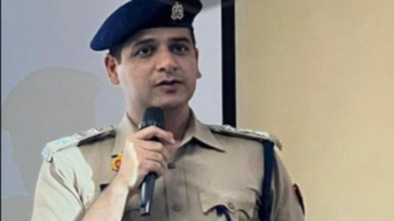 रेप केस में ACP मोहसिन खान की गिरफ्तारी पर हाई कोर्ट ने लगा रखी है रोक, कानपुर IIT की पीड़ित छात्रा ने दर्ज कराई एक और FIR: कहा- मुझे बदनाम कर रहे, धमकी दे रहे