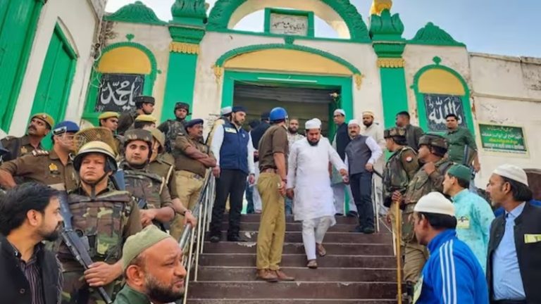 संभल की जिस इमारत को मुस्लिम कहते हैं जामा मस्जिद उसकी फर्श से लेकर छत तक सब बदल दिया, कोर्ट से माँग- ASI को मिले कंट्रोल, आम लोगों को प्रवेश की हो इजाजत