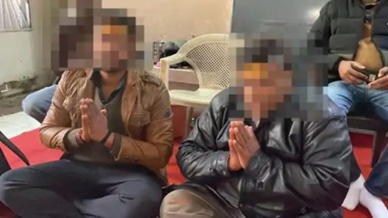 मुस्लिम बेटी-अम्मी ने मौलाना के साथ मिल पिता पर ही करवा दिया POCSO केस, प्रताड़ित बाप-बेटे ने अपनाया हिंदू धर्म: मीडिया ने मौलवी को ‘धर्मगुरु’ बता फैलाया भ्रम