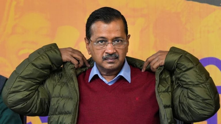 ‘यमुना में जहर’ पर चुनाव आयोग ने माँगा था जवाब, केजरीवाल ने दफ्तर पहुँचकर EC पर ही फोड़ दिया ठीकरा: राजनीति का आरोप लगाया, हरियाणा CM पर FIR कराने की रखी माँग