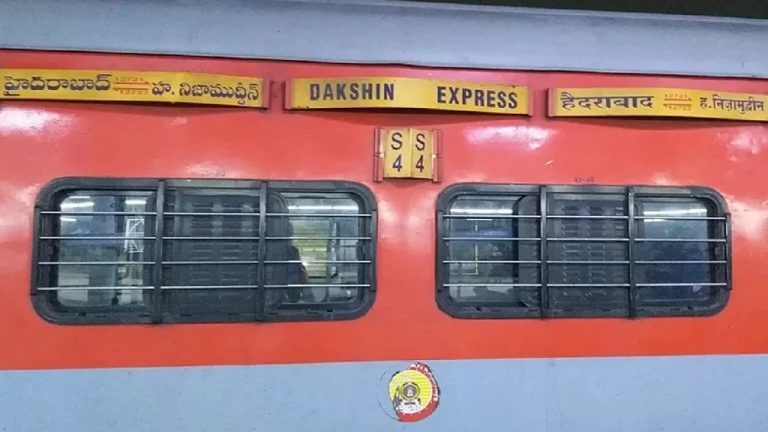 ट्रेन में लूटपाट के बाद फैयाज, समीर ने साथियों संग शशांक को बेरहमी से पीटा, खून की उल्टियों के बाद हुई युवक की मौत: 4 पर केस दर्ज, रेलवे ने की मुआवजे की घोषणा