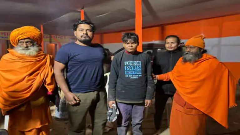आयुष बनकर महाकुंभ में यति नरसिंहानंद के कैंप के बाहर घूम रहा था अयूब अली, संतों ने पकड़ा: डासना मंदिर में भी पहचान छिपा घुसपैठ कर चुके हैं मुस्लिम