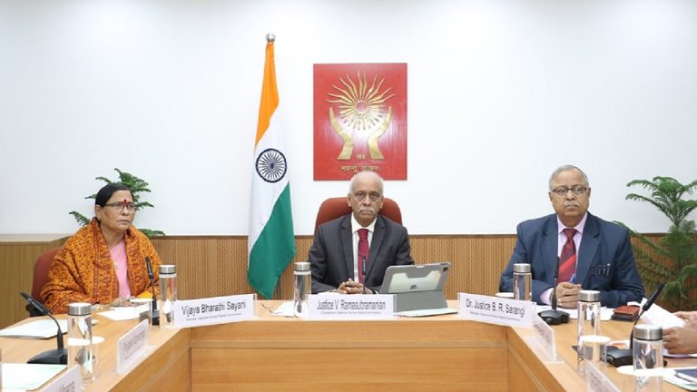कर्नाटक के सरकारी अस्पताल ने नहीं दिया आयुष्मान योजना का लाभ, वरिष्ठ नागरिक ने की आत्महत्या: NRHC ने माँगा सरकार से जवाब