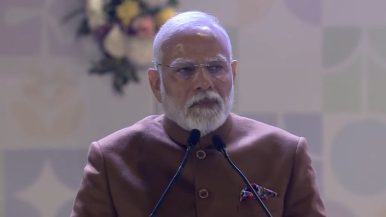 ‘जिन्हें किसी ने नहीं पूछा, उन्हें मोदी ने पूजा…’ : प्रधानमंत्री ने ‘ग्रामीण भारत महोत्सव’ का किया उद्घाटन, कहा- 2012 में 26% थी गाँव की गरीबी, अब 5% रह गई
