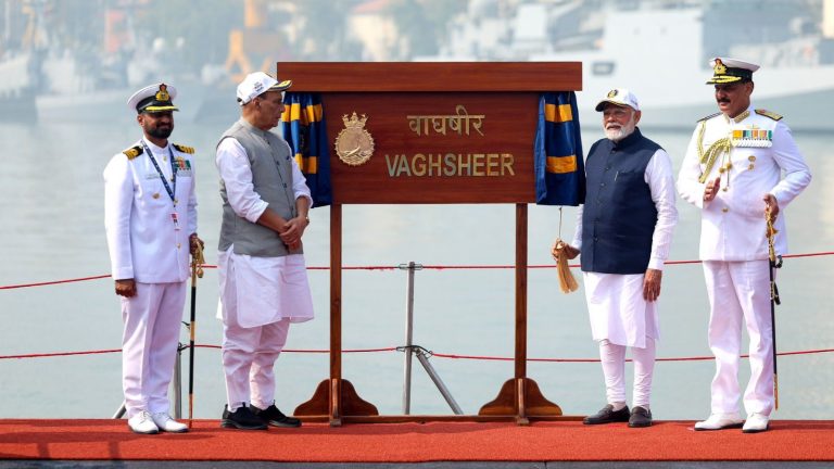 वागशीर, नीलगिरी, सूरत… एक ही दिन में PM मोदी ने भारतीय नौसेना को दिया ट्रिपल फोर्स: जानिए ‘मेक इन इंडिया’ जहाज-पनडुब्बी की ताकत, खामोशी से निपट जाएँगे चीन-पाकिस्तान