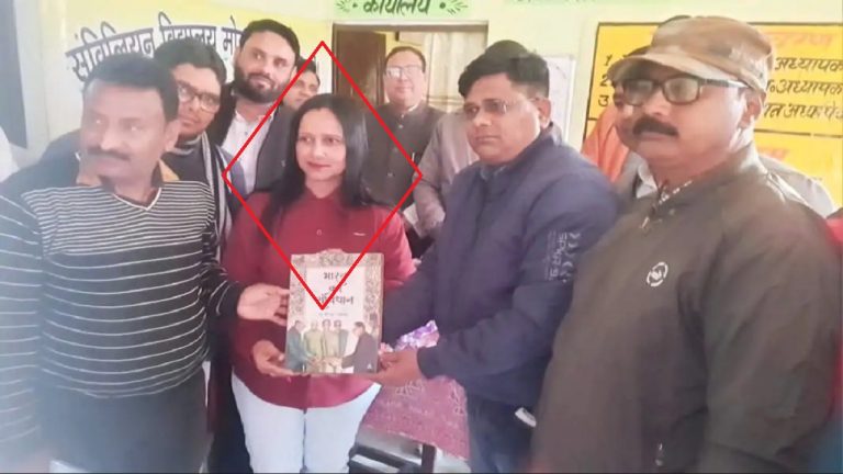 ‘मुस्लिमों से शादी करने से लड़कियाँ ज्यादा खुश… मैंने भी मुस्लिम से की’: UP में शिक्षा अधिकारी बबीता सिंह पर लव जिहाद को बढ़ावा देने का आरोप, वसूली में भी फँसी
