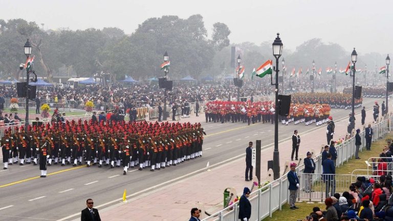 76वें गणतंत्र दिवस पर देश खुशियों से झूमा: राष्ट्रपति ने ली तिरंगे की सलामी, पहली बार तीनों सेनाओं ने निकाली संयुक्त झाँकी, UP की थीम में दिखा समुद्र मंथन