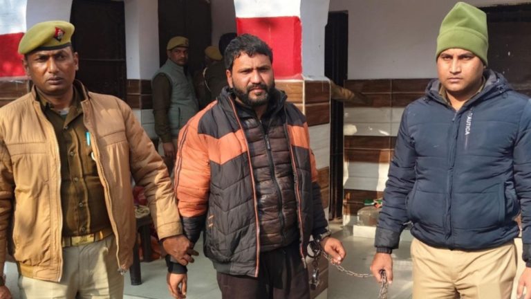 मुल्ला अफरोज ने की थी संभल हिंसा में बिलाल-अयान की हत्या, दुबई में रहने वाले गाड़ी चोर शारिक साठा का है गुर्गा: पुलिस पर फायरिंग का आरोप लगाने वालों के मुँह सिले, 9 पत्थरबाज भी पकड़ाए