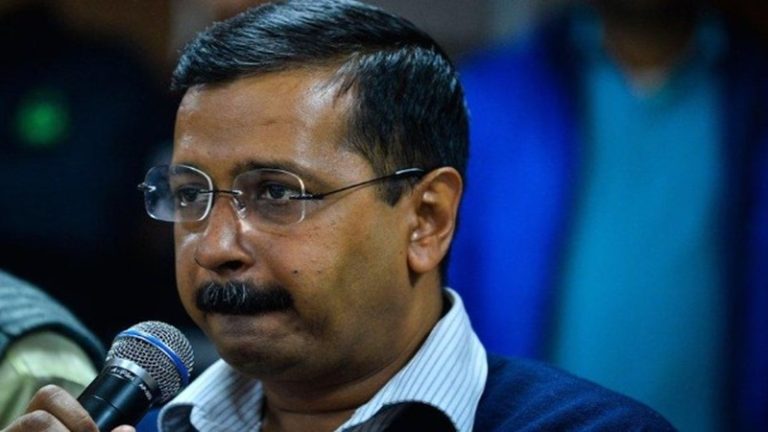 अरविंद केजरीवाल पर FIR का कोर्ट ने दिया आदेश, सरकारी पैसे पर होर्डिंग लगाकर AAP नेताओं ने किया प्रचार: कहा- यह सार्वजनिक उपद्रव, आँखों में खटकने वाला
