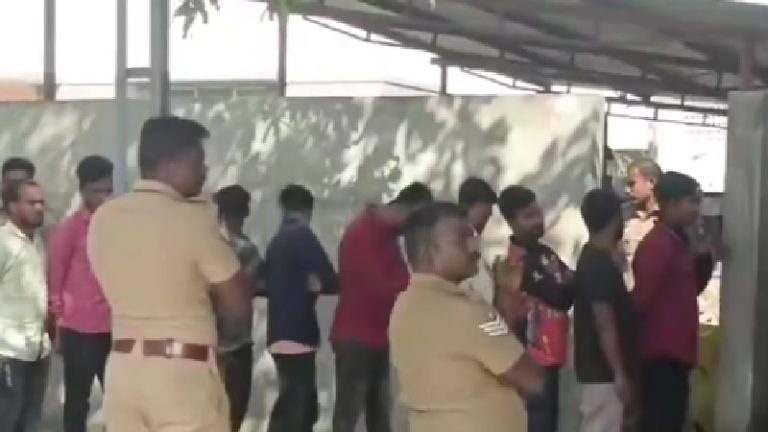 कोयंबटूर में ATS के औचक छापे में 31 बांग्लादेशी गिरफ्तार, फर्जी दस्तावेज बनवाकर भारत में कर रहे थे काम: त्रिपुरा में भी BSF ने सीमा पर तस्करों पर की कार्रवाई; 3 को दबोचा