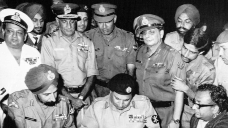 बांग्लादेश की आजादी में भारत का योगदान काट दो… हिंदुओं का नरसंहार कराने वाले सुहरावर्दी को पढ़ाओ: यूनुस सरकार बदल रही पाठ्य-पुस्तक