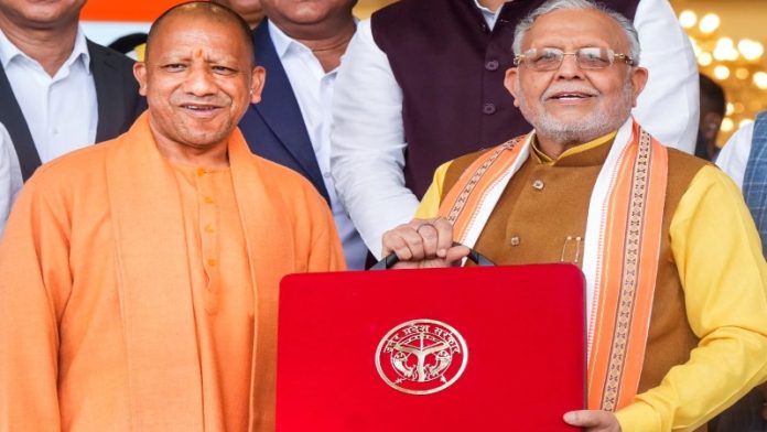 सीएम योगी और यूपी के वित्त मंत्री सुरेश खन्ना