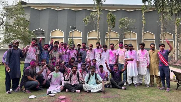 दाऊद यूनिवर्सिटी में हिंदू छात्रों पर एफआईआर