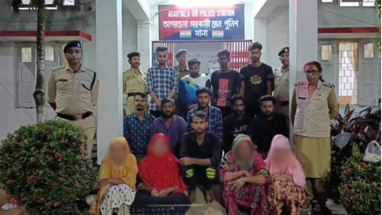 भारत में घुसने वाले बांग्लादेशियों को वापस भेजो: सुप्रीम कोर्ट ने ‘डिटेंशन सेंटर’ में रखने पर उठाए सवाल, पूछा- 30 दिन में क्यों नहीं हो रही घुसपैठियों की पहचान?