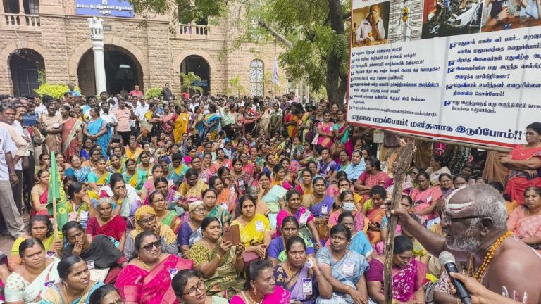पुरानी पेंशन का वादा कर चुनाव जीत लिया, पर CM बनने के बाद भी स्टालिन ने नहीं किया लागू: अब तमिलनाडु में हजारों कर्मचारियों ने एक साथ ले ली छुट्टी, कामकाज ठप
