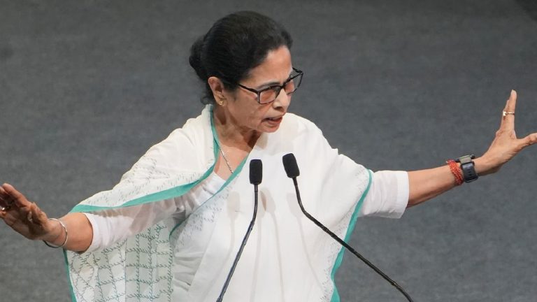 प्रयागराज महाकुंभ पर एक-एक कर विपक्षी नेताओं की सामने आ रही ‘घृणा’, अब ममता बनर्जी ने बताया ‘मृत्यु कुंभ’: जया बच्चन से लेकर लालू यादव तक उगल चुके हैं जहर