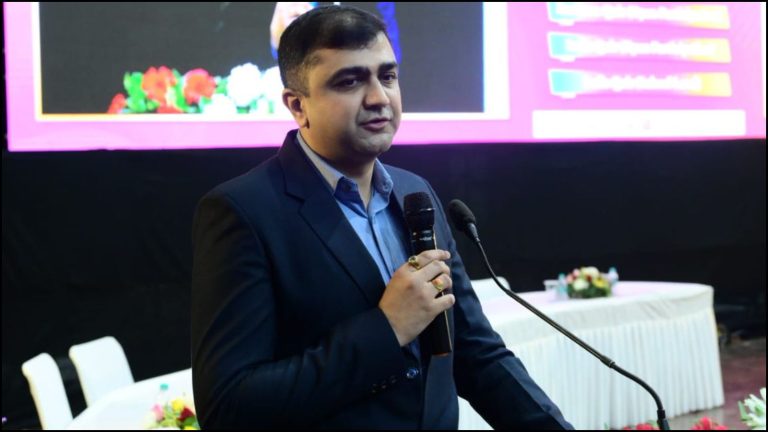 5% (₹400 करोड़) कमीशन माँगने वाले IAS अभिषेक प्रकाश के खिलाफ ED जाँच शुरू, लखनऊ की कोठी-खेती की जमीन सब रडार पर: यूपी इन्वेस्ट के CEO को सस्पेंड कर चुकी है योगी सरकार; जानिए क्या है मामला