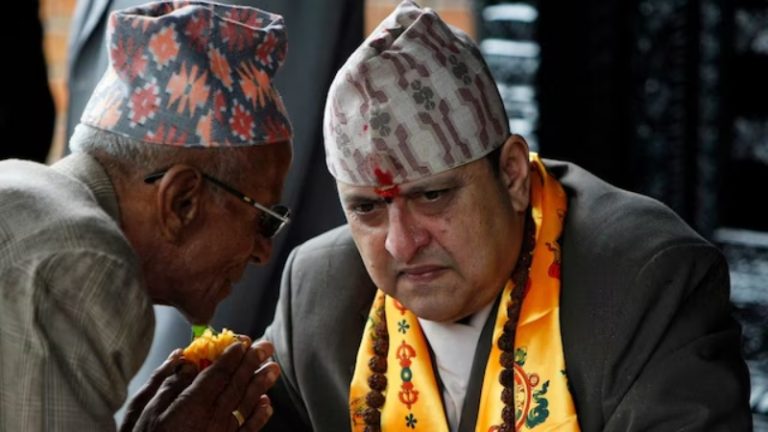 पूर्व राजा ज्ञानेंद्र शाह की सुरक्षा घटाई, नुकसान की वसूली भी: क्यों फिर से राजशाही-हिंदू राष्ट्र बनने के लिए सुलग रहा नेपाल, क्या आवाज दबा पाएगी वामपंथी सरकार?