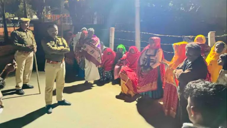 राजस्थान में फिर ईसाई धर्मांतरण का पर्दाफाश, इस बार 150 जनजातियों का हो रहा था ब्रेनवॉश: हिंदू संगठन के पहुँचने से मचा हंगामा, पुलिस ने 4 को किया गिरफ्तार