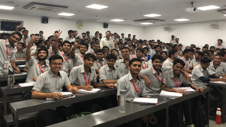 डमी स्कूलों से की पढ़ाई तो नहीं मिलेगी ‘ बोर्ड एग्जाम’ में एंट्री… CBSE का करारा प्रहार: शिक्षा में अनुशासन और समग्र विकास की ओर बड़ा कदम, NEP-2020 के अनुरूप सुधार