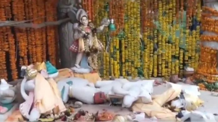 बंगाल में हिंदू देवता की मूर्तियों को खंडित किया गया