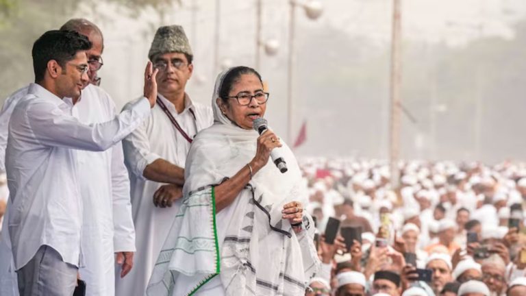 क्या पश्चिम बंगाल में नहीं लागू होगा वक्फ कानून, जानिए क्या कहता है संविधान: ममता बनर्जी को भाजपा क्यों बता रही ‘झूठा’