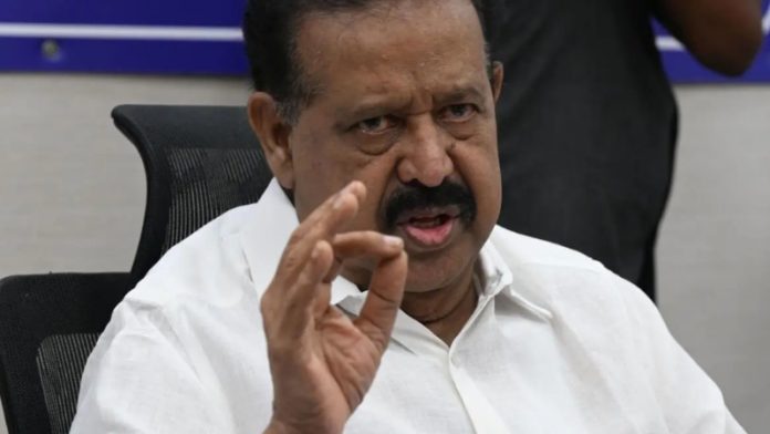 डीएमके के वरिष्ठ नेता के. पोनमुडी ने हिंदू धर्म के तिलकों की तुलना अश्लील यौन मुद्राओं से की