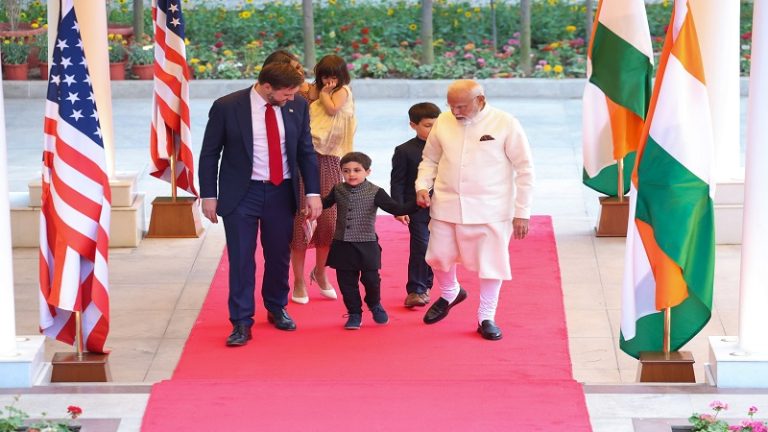‘PM मोदी एक महान नेता… उनसे सम्मान पाना बड़ी बात’ : प्रधानमंत्री से मिल खुश हुए अमेरिकी उपराष्ट्रपति जेडी वेंस; टैरिफ पर की बात, साझेदारी मजबूत करने के लिए ‘कॉम्पैक्ट’ लॉन्च