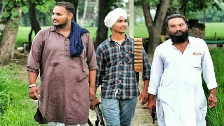 धार्मिक यात्रा पर पाकिस्तान गया देवेंद्र, युवती ने हुस्न के जाल में फँसाकर बना दिया ISI जासूस: पैसे-लड़कियों का दिया लालच, हथियारों संग फोटो से खुला भेद