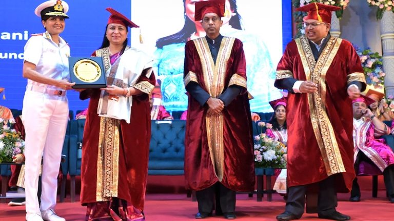 ‘सेवा ही परमात्मा है’: दूसरी बार डॉक्टरेट की उपाधि से सम्मानित हुईं ‘अडानी फाउंडेशन’ की अध्यक्ष प्रीति अडानी, उधर अडानी को निशाना बनाते-बनाते ख़ुद तबाह हो गया हिंडेनबर्ग
