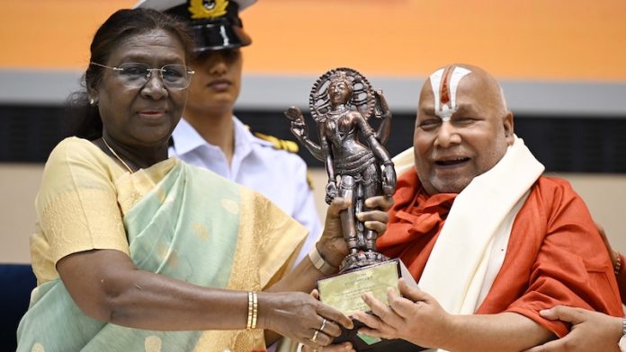 स्वामी रामभद्राचार्य, ज्ञानपीठ अवॉर्ड, राष्ट्रपति द्रौपदी मुर्मू