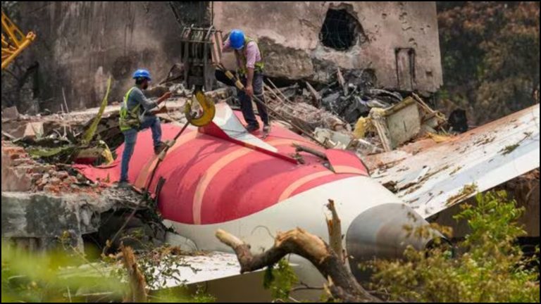 करोंड़ों की डोनेशन, US से डील और हादसे पे हादसे… जिस ‘Boeing’ को पोस रही अमेरिका की सरकार, उसकी एक ‘बेईमानी’ से गई थी 300+ जानें: पढ़ें कैसे पैसे बचाने के लिए कंपनी ने किया सैंकड़ों जानों का सौदा