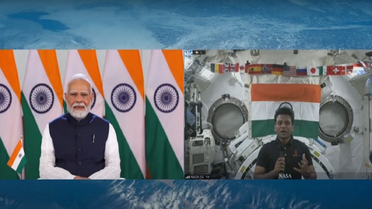ISS पर मौजूद IAF के ग्रुप कैप्टन शुधांशु शुक्ला से पीएम मोदी ने की बात, कहा – यह गगनयान की सफलता का पहला अध्याय: जानें – ध्यान से लेकर ग्रैविटी तक पर पूछे सवाल