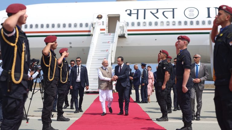 साइप्रस दौरे पर पीएम मोदी, इस्लामी दुनिया के खलीफा बन रहे तुर्की को कड़ा संदेश: जानें – भारत ही नहीं, दुनिया के लिए क्यों खास है ये दौरा, दुश्मन को चारों तरफ से घेरने की तैयारी