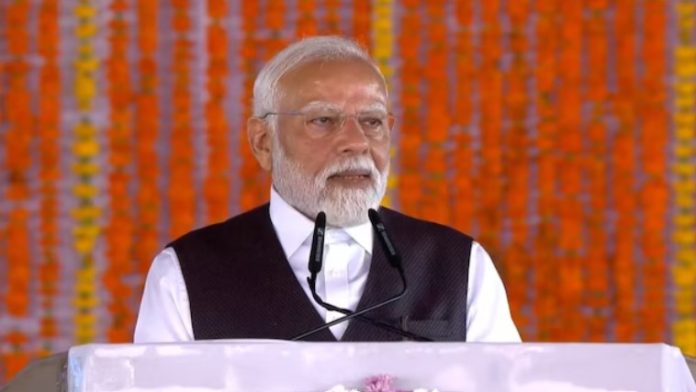 कश्मीर में पीएम मोदी
