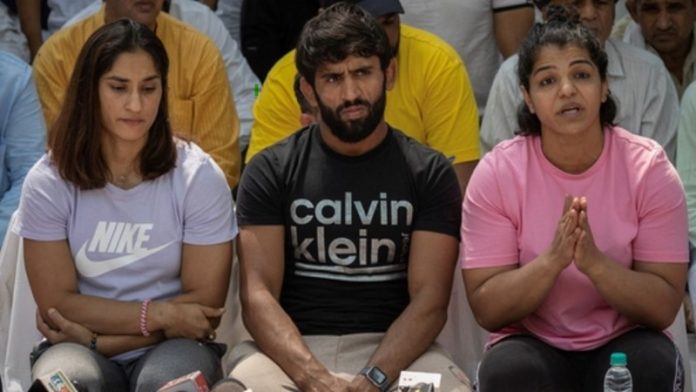 विनेश फोगाट, बजरंग पूनिया और साक्षी मलिक
