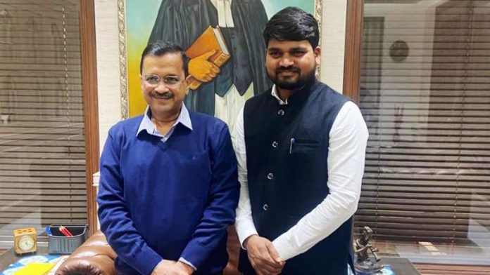 AAP विधायक ने महिला पंचायक अध्यक्ष के साथ की बदतमीजी, अब गिरफ्तार