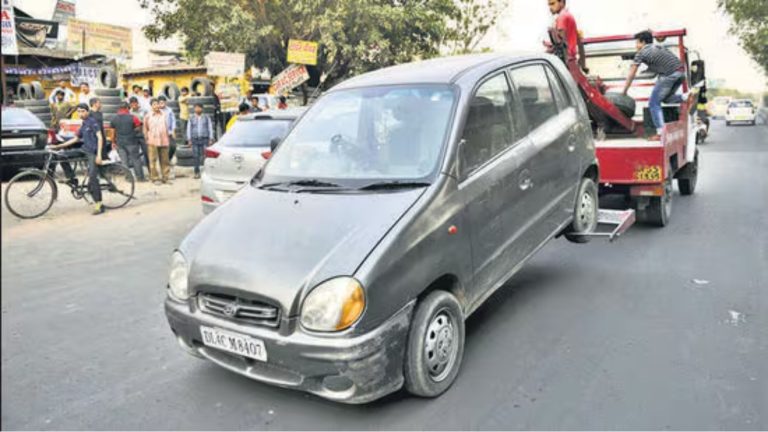नई नहीं है दिल्ली में पुरानी पेट्रोल-डीजल गाड़ियों पर रोक, 2014 में NGT ने दिया आदेश: सुप्रीम कोर्ट तक लगा चुका मुहर, जानिए अब क्यों चल रही स्पेशल ड्राइव; इन गाड़ियों का क्या होगा