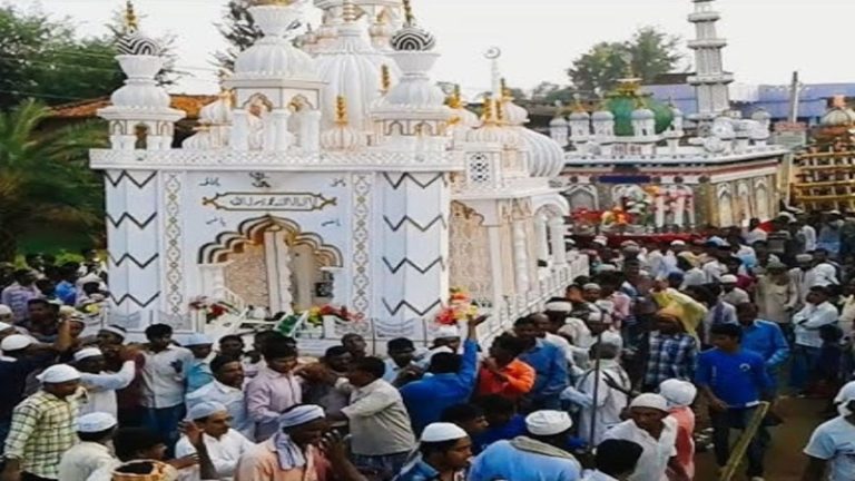 MP-UP से लेकर बिहार तक, मुहर्रम जुलूस में इस्लामी कट्टरपंथियों ने हिंदुओं को बनाया निशाना, तो कहीं पुलिस पर बरपाया कहर: कटिहार में मंदिर पर पथराव, हर तरफ तनाव
