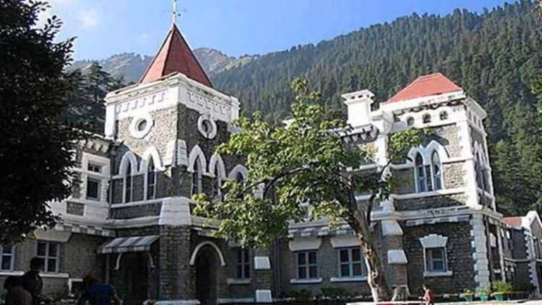 अंग्रेजी नहीं बोल पाते, ADM की जिम्मेदारी संभाल कैसे पाएँगे: याचिका का जवाब हिंदी में देने पर उत्तराखंड HC ने PCS अधिकारी पर उठाया सवाल, मुख्य सचिव और SEC को मिले उनकी काबिलियत जाँचने के निर्देश