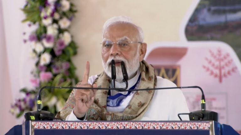 पीएम मोदी ने दी ₹7200+ करोड़ के प्रोजेक्ट्स की सौगात, ‘समृद्ध बिहार हर युवा को रोजगार’ का दिया नारा: कहा – कॉन्ग्रेस के शोषण से मुक्त हुआ बिहार, रेल-हाइवे से जुड़े कामों की शुरुआत