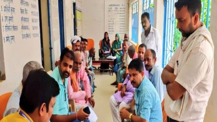 वोटर लिस्ट में 3 लाख मतदाताओं में गड़बड़ी, भेजा नोटिस