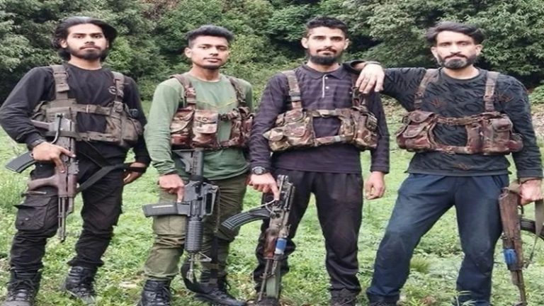 ‘ऑपरेशन महादेव’ में मारे गए लश्कर आतंकियों के पास से मिले पाकिस्तानी पहचान पत्र-हथियार-कम्युनिकेशन सेट, 3 साल पहले देश में घुसे: गृहमंत्री ने खुद लिया अपडेट, पहलगाम हमले में शामिल थे सुलेमान-हमजा-जिबरान