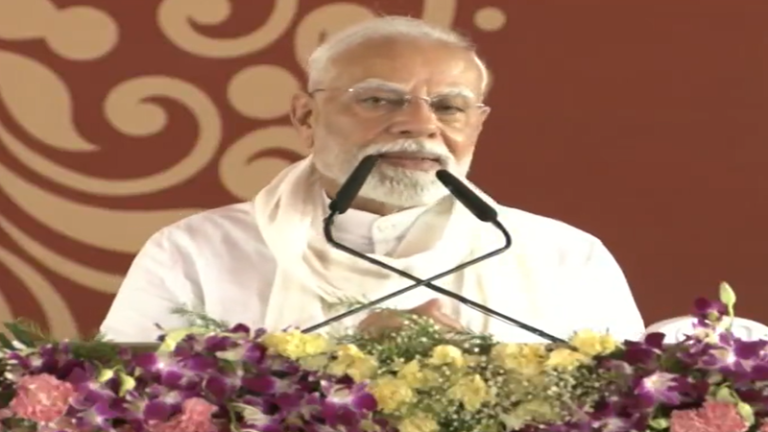‘किसी चीज को बनाने में भारतीय का पसीना बहा, तो वो स्वदेशी’: पीएम मोदी ने वाराणसी में दिलाया देश को संकल्प, कहा – देश को अब सजग रहना होगा